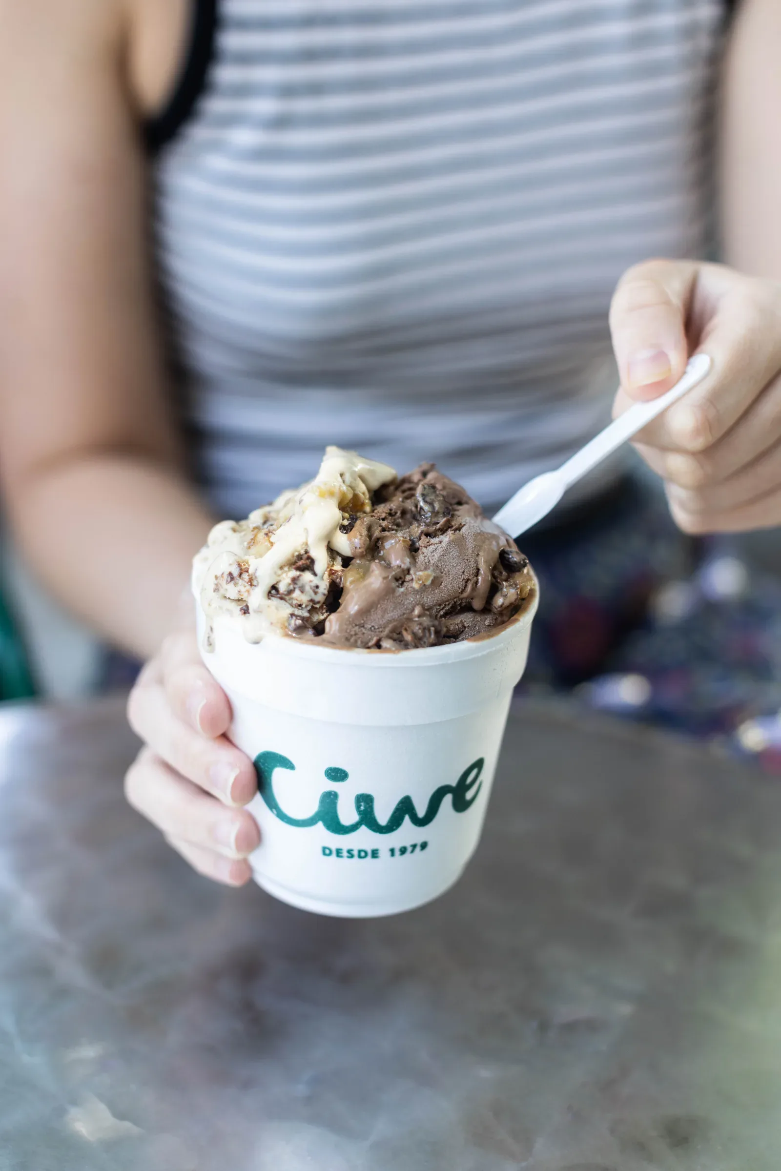 Vasito de helado de chocolate y crema Ciwe
